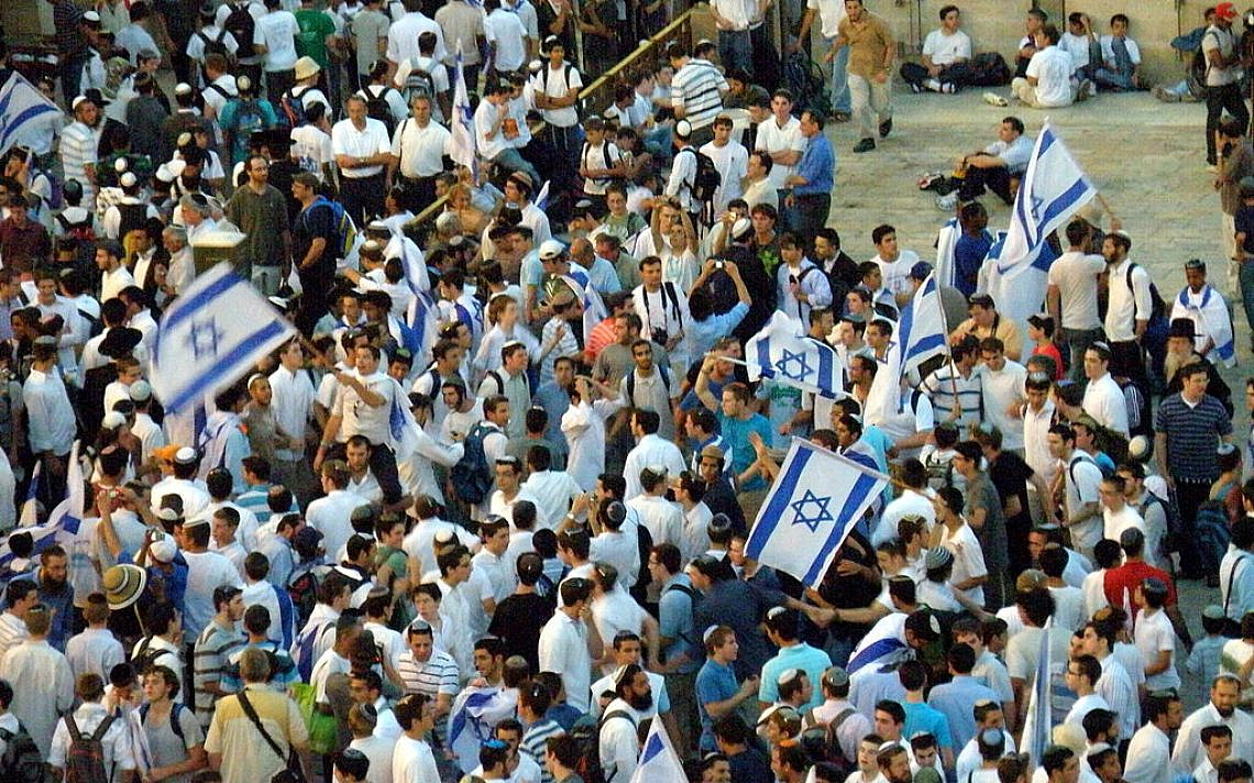 בשנים האחרונות נוהגים
 אלפים מבני הקהילה הציונית־הדתית לערוך ביום ירושלים מצעד
 ברובע המוסלמי שבעיר העתיקה