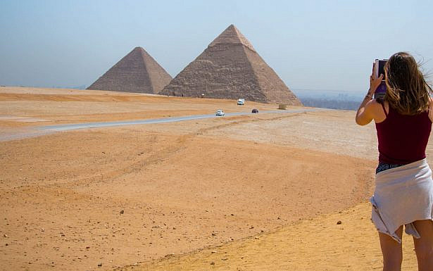 פסח במצרים - ז'קלין כהנוב בין מזרח למערב
