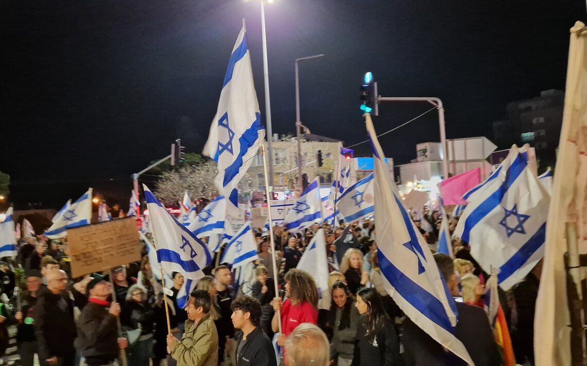 הפגנה בכיכר חורב בחיפה כנגד המהפכה המשטרית. צילום: Hanay. ויקיפדיה