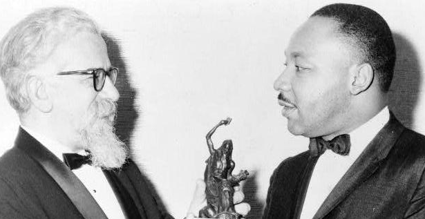 מחויבות לזכויות אדם: הרב אברהם יהושע השל עם מרטין לותר קינג,  1965. מתוך: Library of Congress