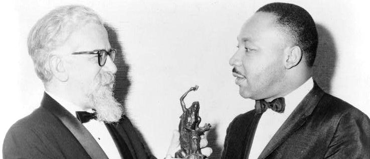 מחויבות לזכויות אדם: הרב אברהם יהושע השל עם מרטין לותר קינג,  1965. מתוך: Library of Congress